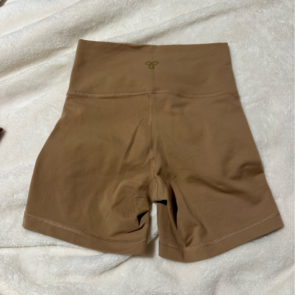 Aritzia TNA shorts - Picture 2 of 3